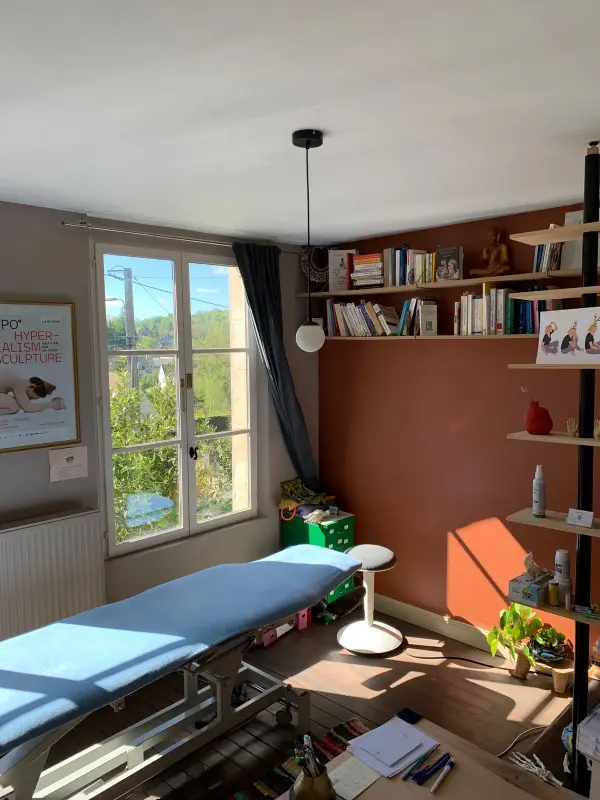 Intérieur du cabinet de thérapie manuelle Floureto Férigoule à Pierrefonds, Oise – Méthode Poyet